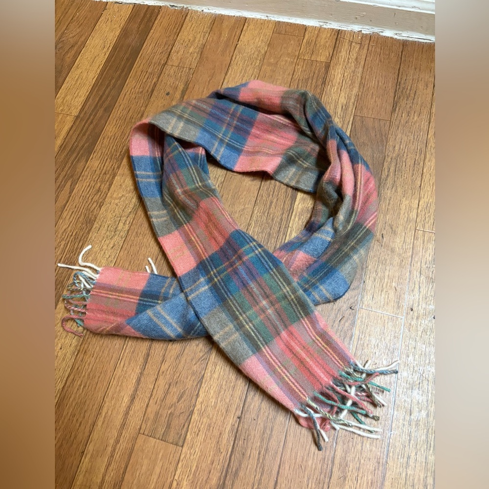 Hilltop Brand scarf is made in Scotland from 100% cashmere. - Picture 2 of 7